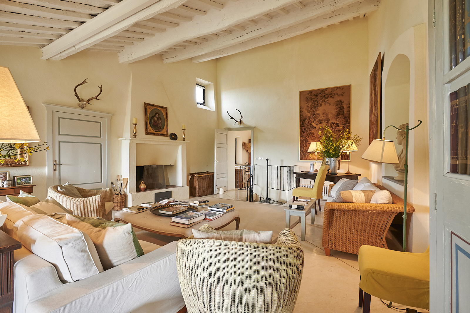 Cana grand living room