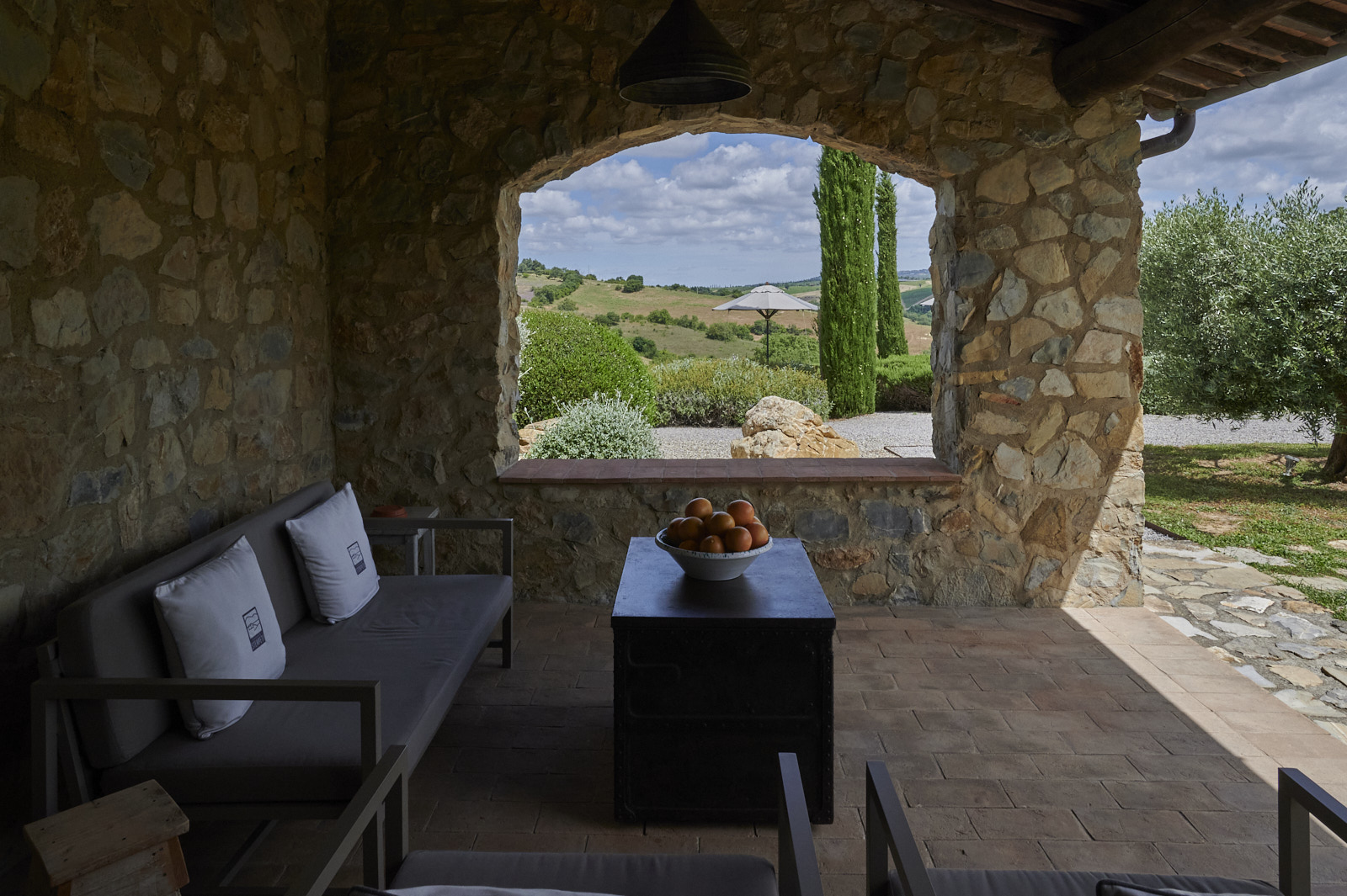 Arched terrace with fruit bowl